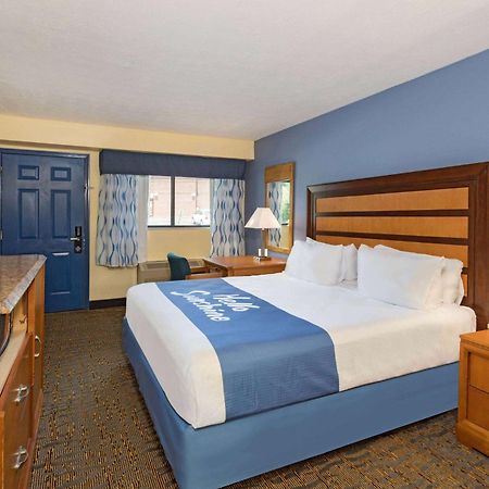 Days Inn By Wyndham Renfro Valley Mount Vernon Екстериор снимка