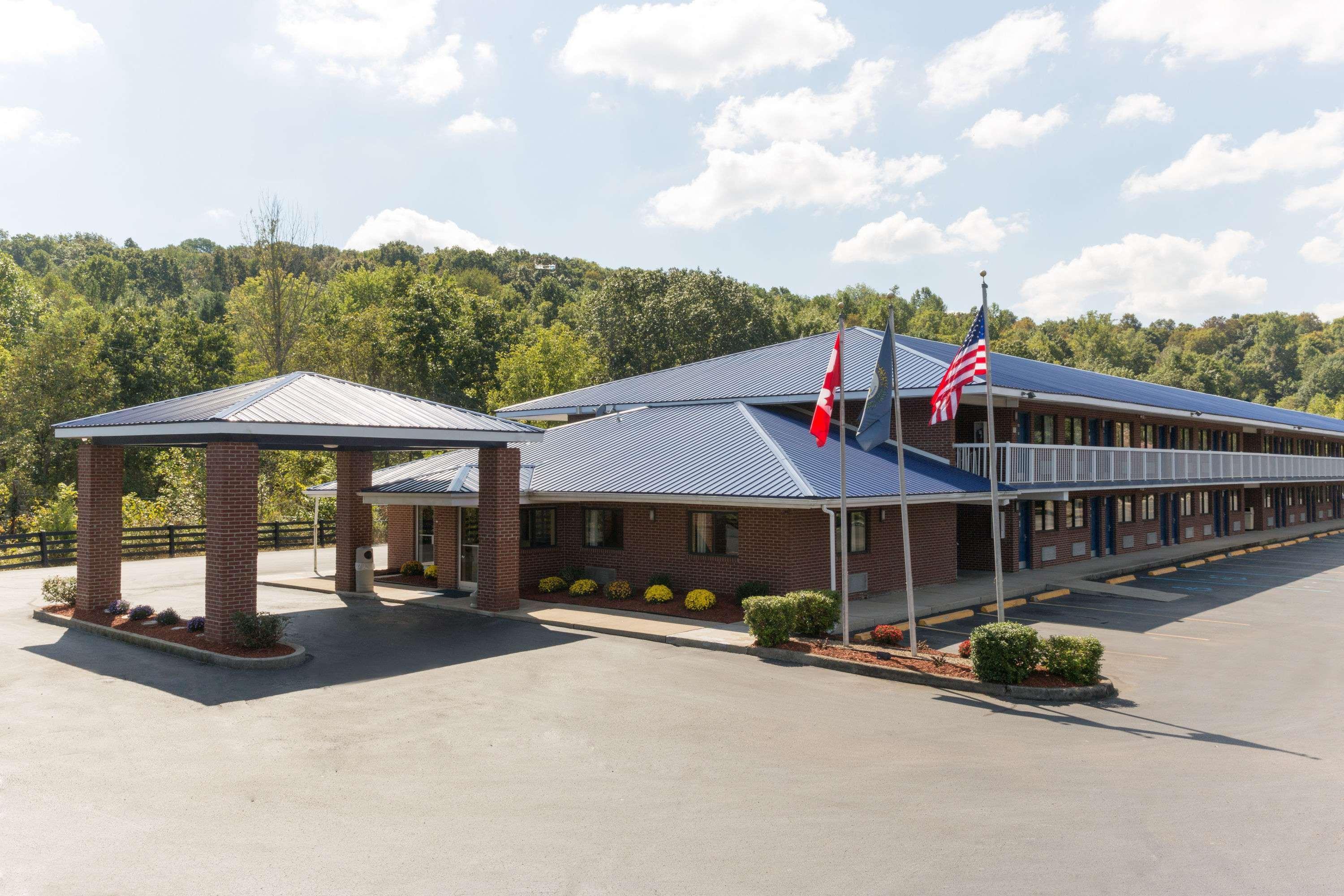 Days Inn By Wyndham Renfro Valley Mount Vernon Екстериор снимка